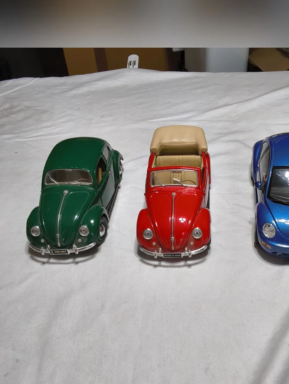 Lot of 3 Maisto 1:18 Volkswagen Beetle Models - Classic, Convertible, New Beetle